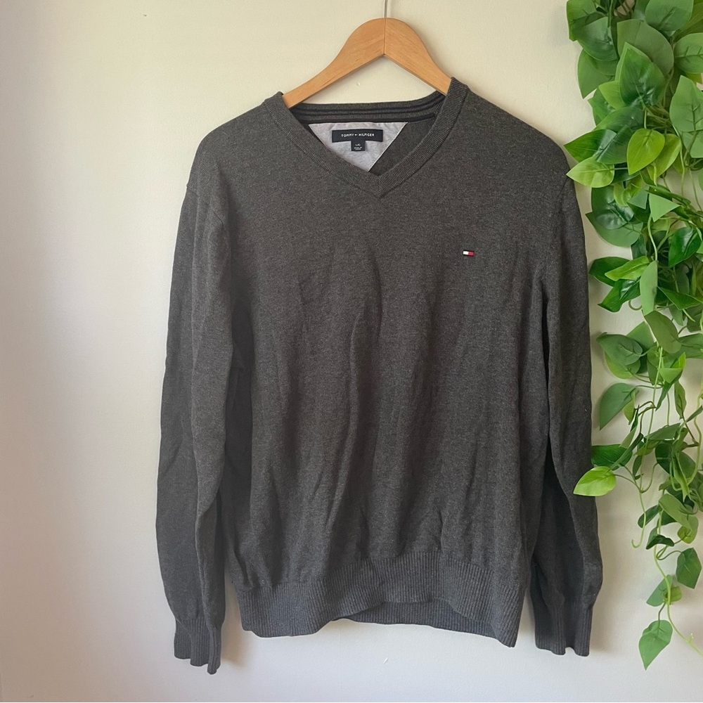 Tommy Hilfiger Flag Logo V-Neck Sweater